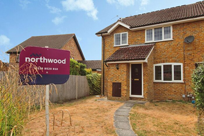 2 Bedroom Detached House For Sale In Kilburn Close, Calcot, RG31