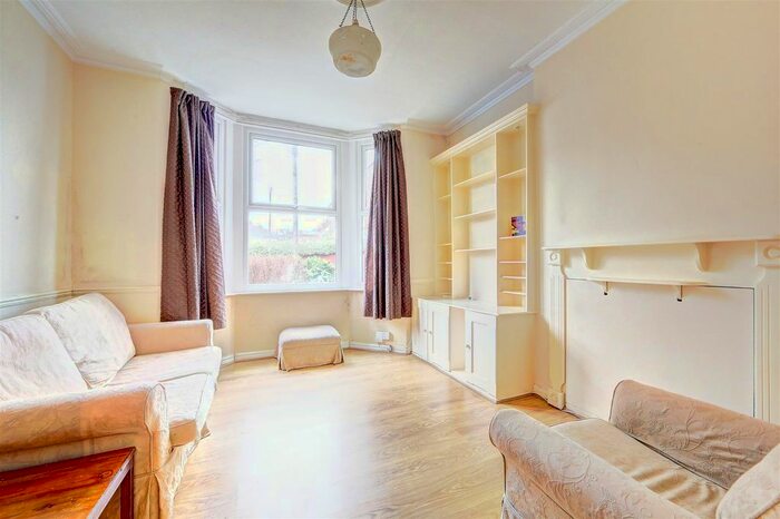 1 Bedroom Flat To Rent In Southdown Road, London SW20
