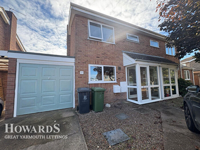 3 Bedroom Semi Detached House To Rent In Manor Way, Ormesby, NR29