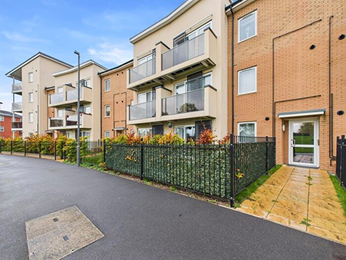 2 Bedroom Flat For Sale In Great Ground, Berryfields, Aylesbury, HP18