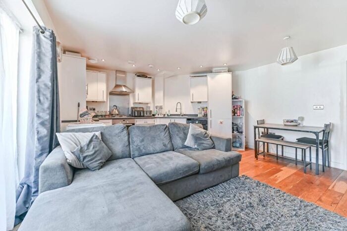 2 Bedroom Flat For Sale In Bishops Road, Croydon, CR0