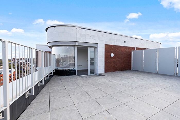 1 Bedroom Flat To Rent In Orla Lodge Penthouse, Harrow, HA1
