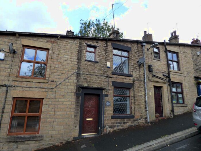 2 Bedroom House To Rent In New Earth Street, Mossley, Ashton-under-Lyne, Greater Manchester, OL5