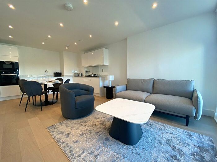 2 Bedroom Flat To Rent In Vision Point, London, SW11