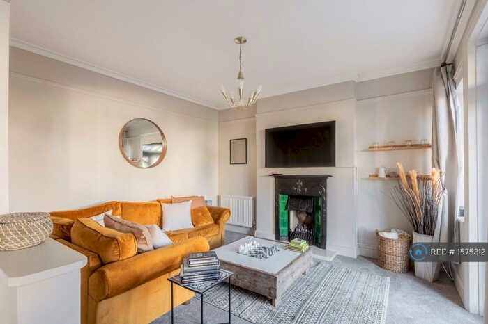 4 Bedroom Detached House To Rent In Sandbanks Road, Poole, BH14