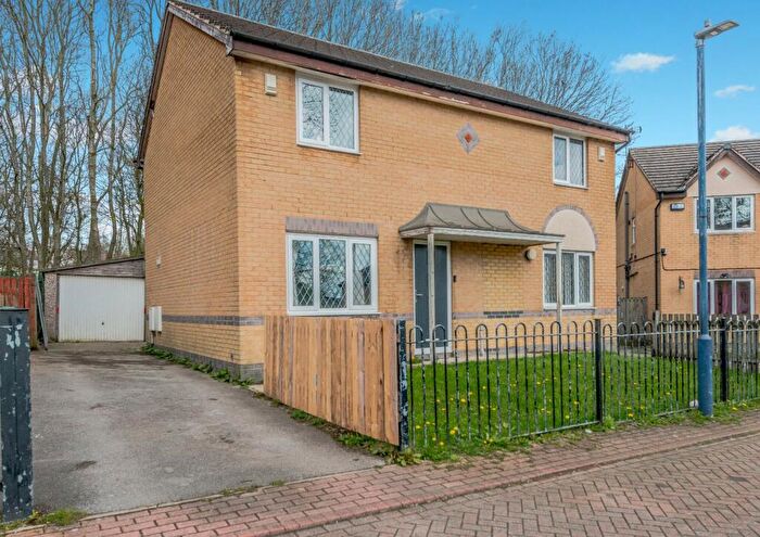 2 Bedroom Semi Detached House For Sale In Holmefield View, Bradford, West Yorkshire, BD4