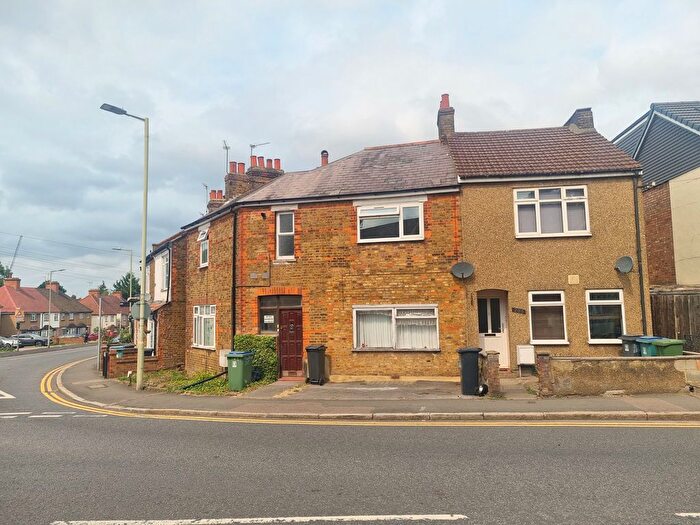 1 Bedroom Flat To Rent In Vicarage Road, Watford, WD18