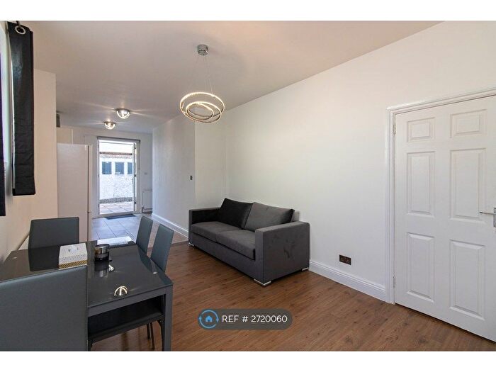 2 Bedroom Flat To Rent In Dartmouth Road, London, NW4