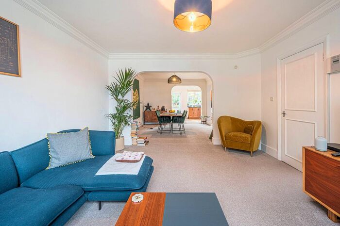 4 Bedroom Semi-Detached House To Rent In Woodside Park, Woodside Park, London, N12