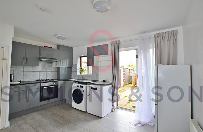 2 Bedroom Semi Detached House To Rent In Salt Hill Way, Slough, SL1