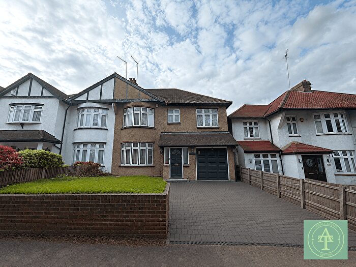 4 Bedroom Semi-Detached House For Sale In Waterfall Road, New Southgate, London, N11