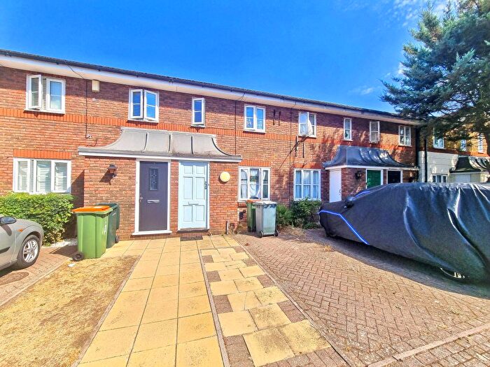 2 Bedroom Property To Rent In Widgeon Close, Custom House, E16