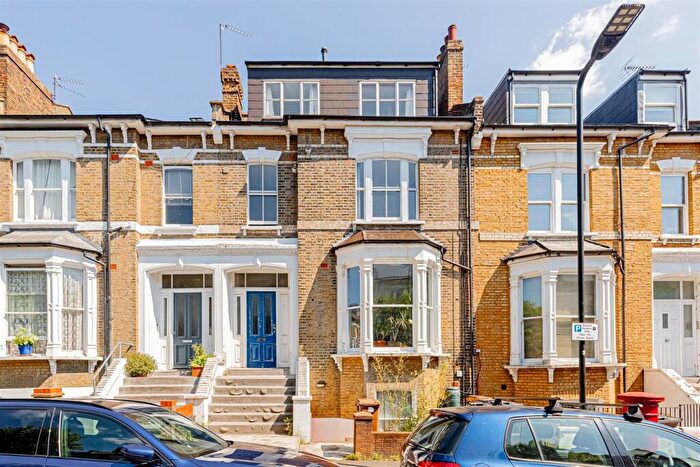 2 Bedroom Flat To Rent In Alkham Road, N16