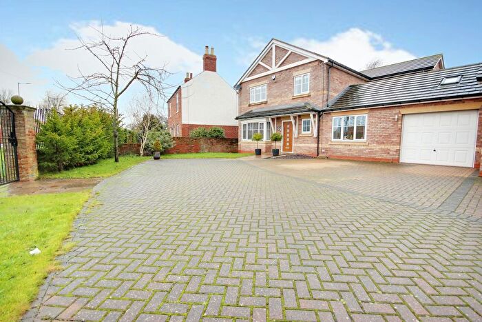 4 Bedroom Link Detached House For Sale In Willow Lodge Hull Road, Woodmansey, Beverley, HU17