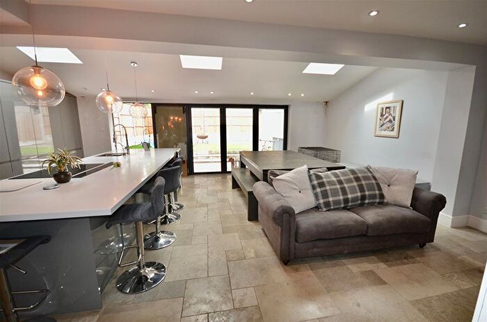 4 Bedroom Semi-detached House For Sale In Carisbrooke Avenue, Watford, WD24