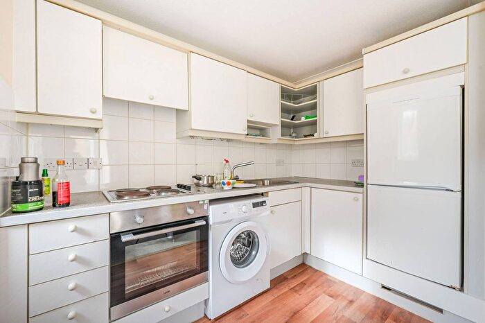 Studio To Rent In Back Church Lane, Aldgate, London, E1