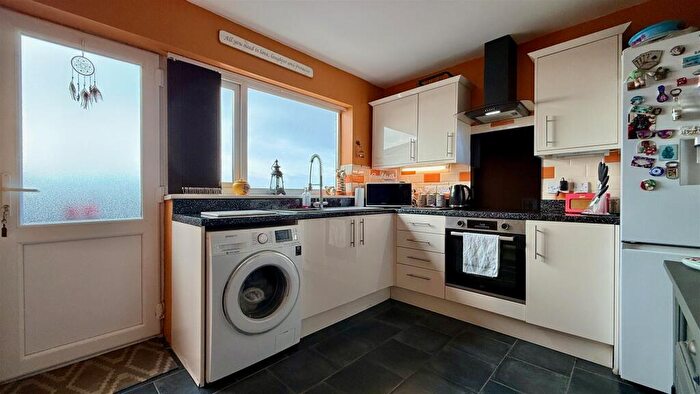 3 Bedroom Bungalow For Sale In Bro Enddwyn, Dyffryn Ardudwy, LL44