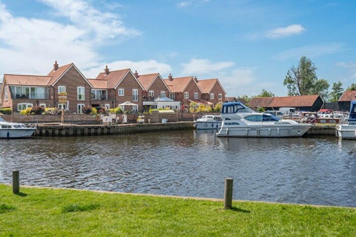 4 Bedroom Link Detached House For Sale In River View, Beccles, NR34