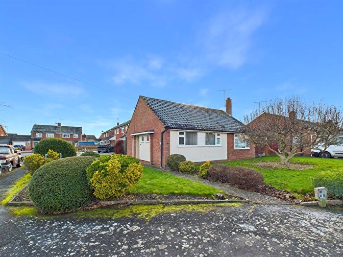3 Bedroom Detached Bungalow For Sale In Aplin Road, Bedgrove, Aylesbury, HP21