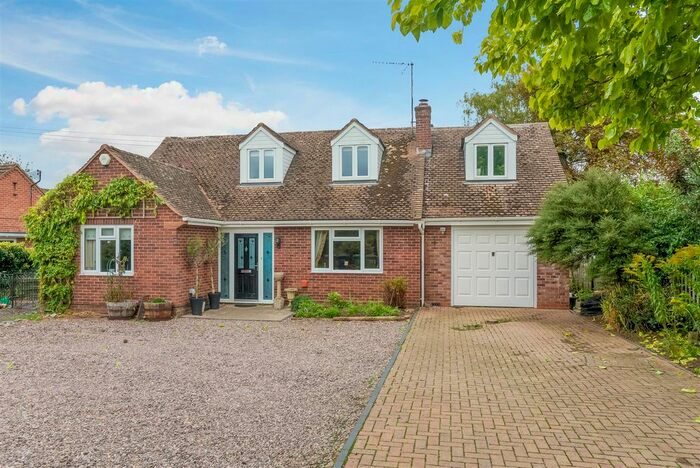 4 Bedroom Detached House For Sale In Coach Drive, Fladbury, Pershore, Worcestershire, WR10