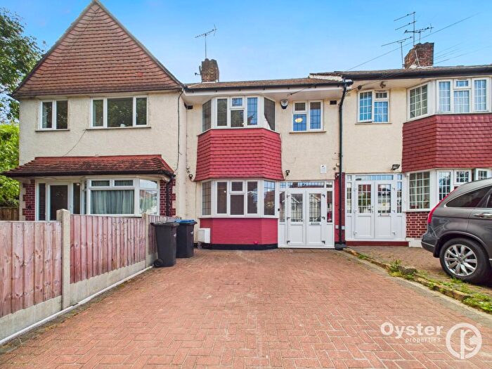 3 Bedroom Terraced House To Rent In Shakespeare Avenue, London, N11