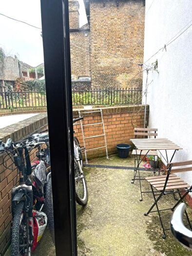 1 Bedroom Flat To Rent In Hatfield Road, London, E15