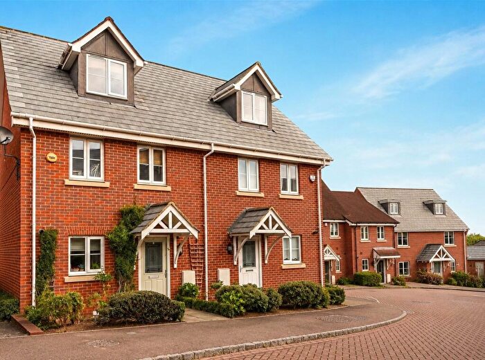 3 Bedroom Semi Detached House For Sale In Ducketts Mead, Shinfield, Berkshire, RG2