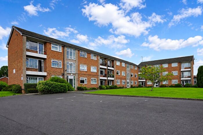 2 Bedroom Flat For Sale In Barrowfield Lane, Kenilworth, Warwickshire, CV8