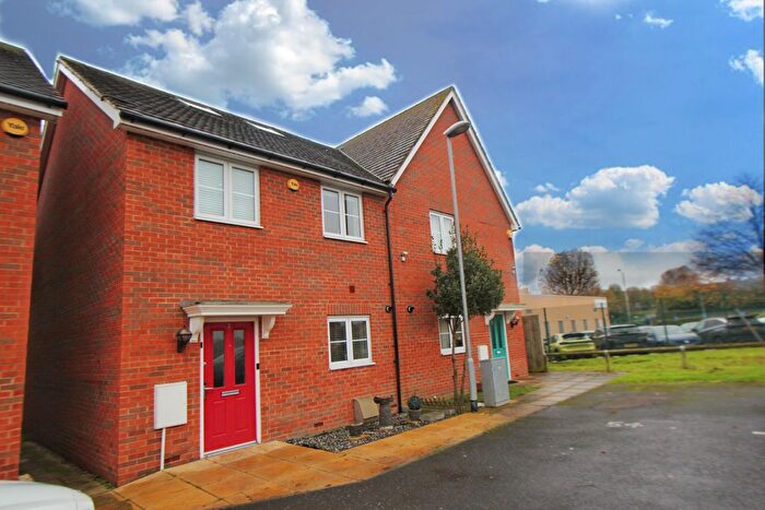 4 Bedroom Semi-Detached House To Rent In Collerne Street, Romford, RM3
