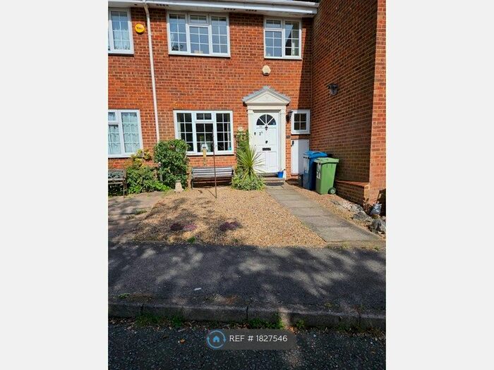3 Bedroom Terraced House To Rent In Willows Close, Pinner, HA5