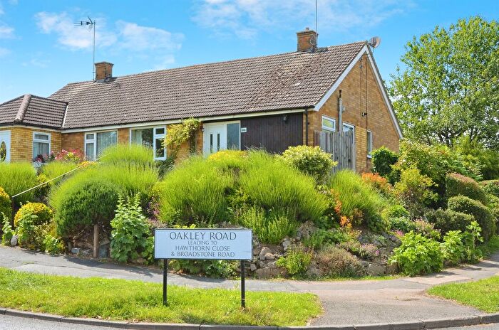 2 Bedroom Semi-Detached Bungalow For Sale In Grove Road, Harpenden, AL5