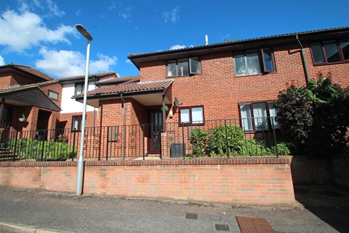 2 Bedroom Maisonette To Rent In Fairhill, Hemel Hempstead, HP3