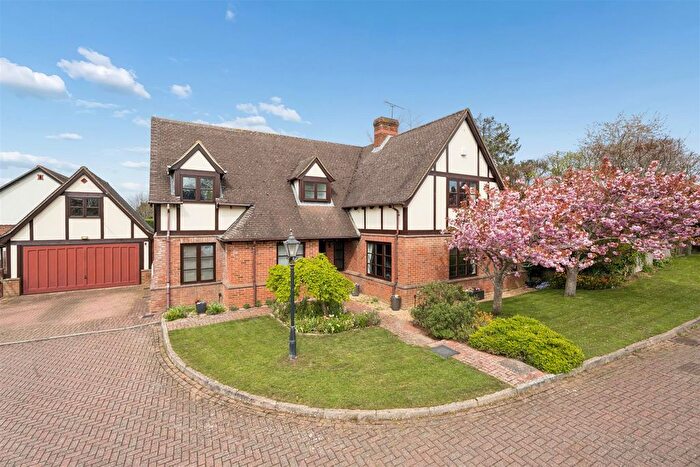 4 Bedroom Detached House For Sale In Maltings Close, Stewkley, Buckinghamshire, LU7
