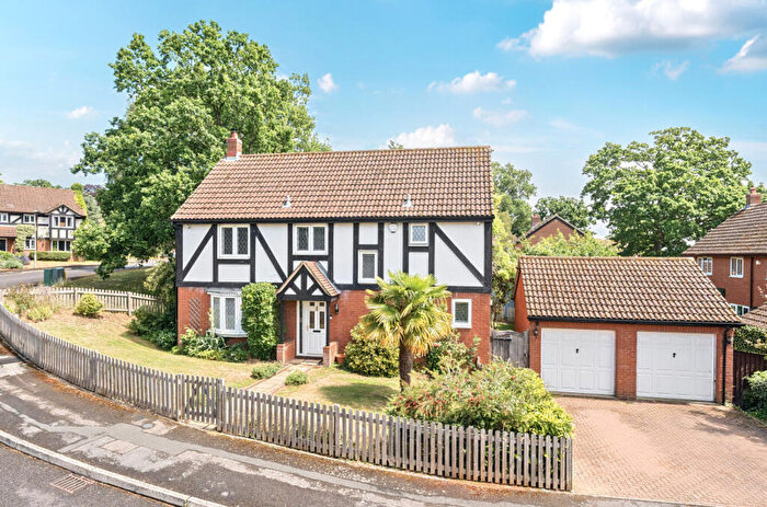 4 Bedroom Detached House For Sale In Fletcher Gardens, Binfield, Berkshire, RG42