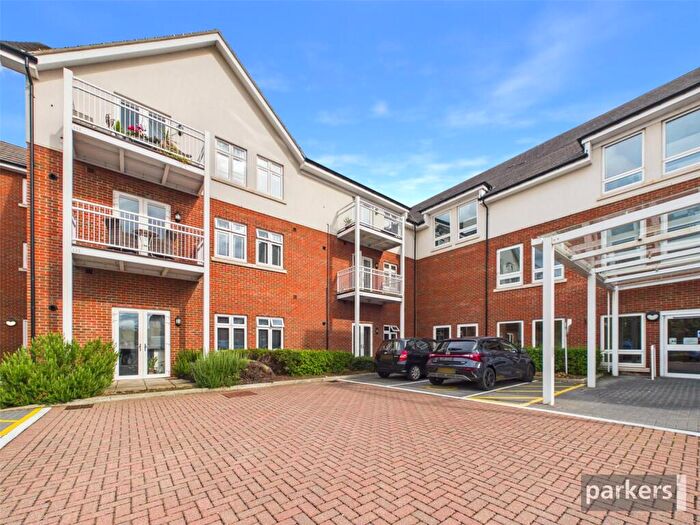 2 Bedroom Apartment For Sale In Englefield Place, Earley, Reading, Berkshire, RG6