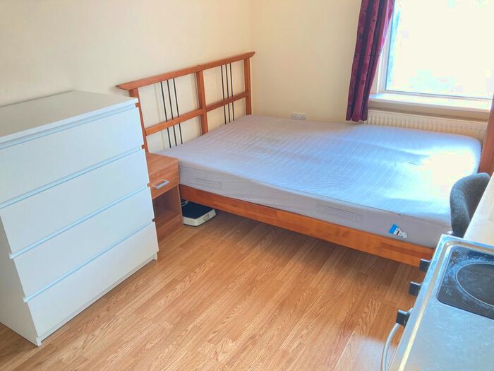Studio To Rent In Lothair Road, London, W5