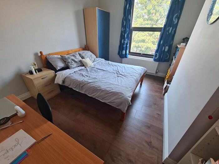 4 Bedroom House To Rent In Wrangthorn Terrace, Leeds, LS6