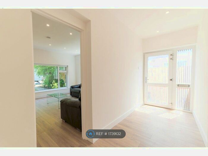 3 Bedroom Bungalow To Rent In Harold Wood, Harold Wood, RM3