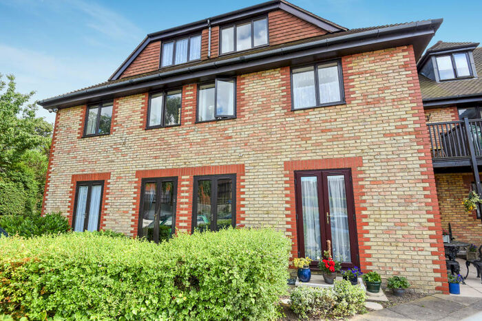 Apartment To Rent In Heydon Court, Deer Park Way, West Wickham, BR4