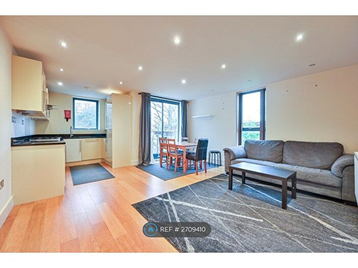 2 Bedroom Flat To Rent In Vantage Heights, London, SE23