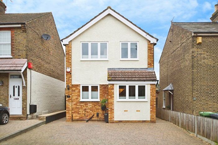 3 Bedroom Detached House For Sale In Cromwell Avenue, Cheshunt, Waltham Cross, Hertfordshire, EN7