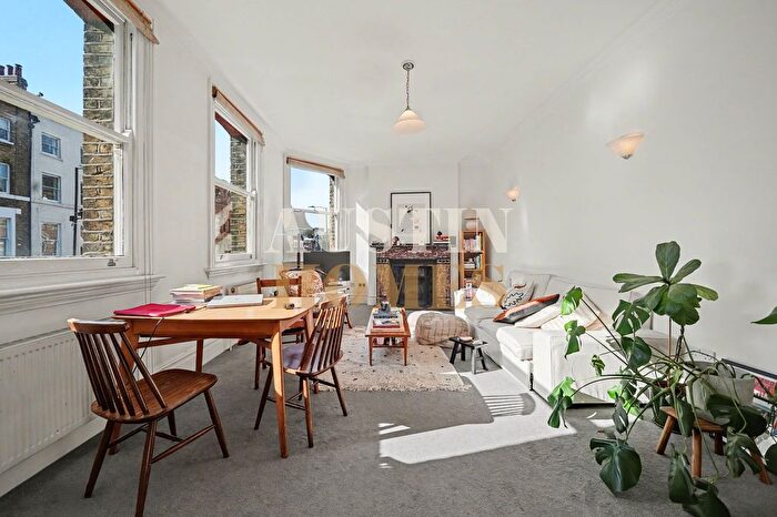 2 Bedroom Flat To Rent In Upper Street, London, N1