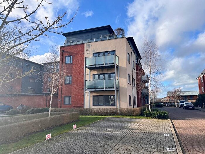 2 Bedroom Ground Maisonette To Rent In Provis Wharf, Aylesbury, Buckinghamshire, HP20