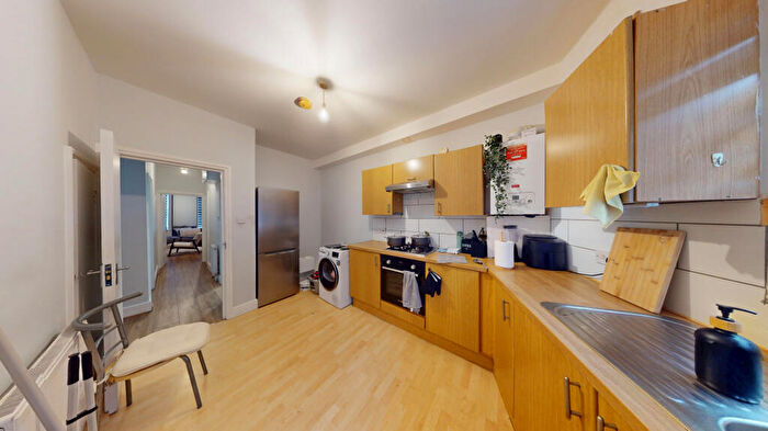 2 Bedroom Flat To Rent In High Road, London, N22