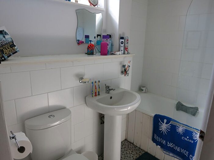 1 Bedroom Flat To Rent In St Johns Road, Westcott, Dorking, RH4