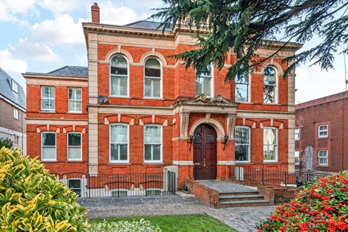 2 Bedroom Apartment For Sale In Chambers Court, Station Road, EN5