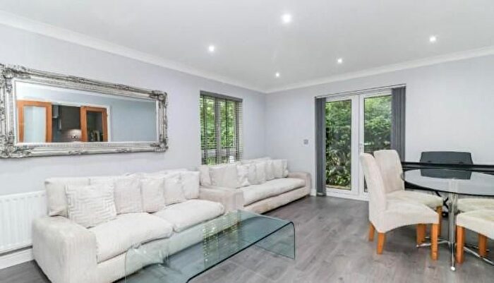 2 Bedroom Flat To Rent In Rickmansworth Road, Watford, WD18