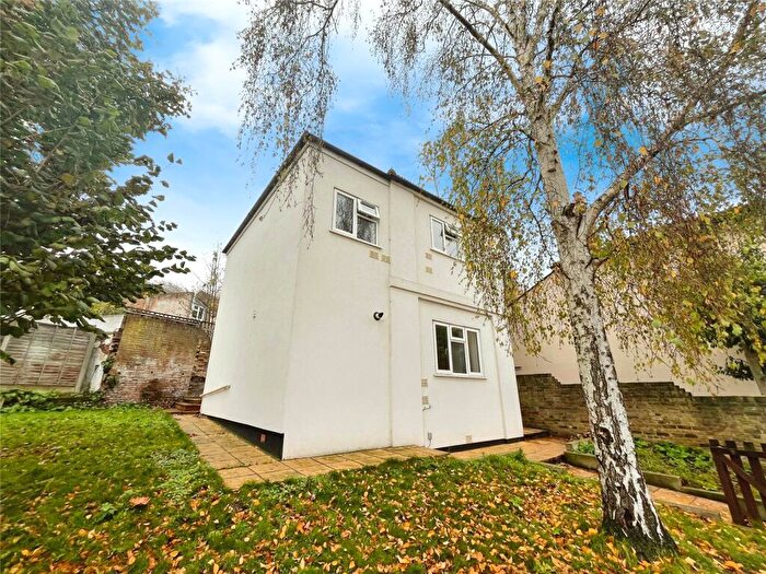 3 Bedroom Detached House To Rent In Luton Road, Chatham, Kent, ME4