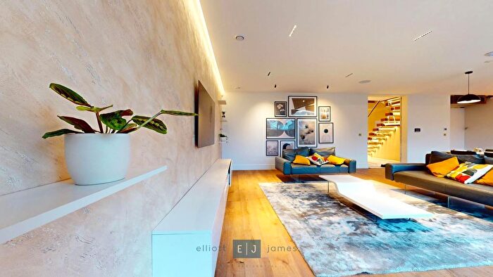 5 Bedroom Detached House For Sale In Luctons Avenue, Buckhurst Hill, IG9