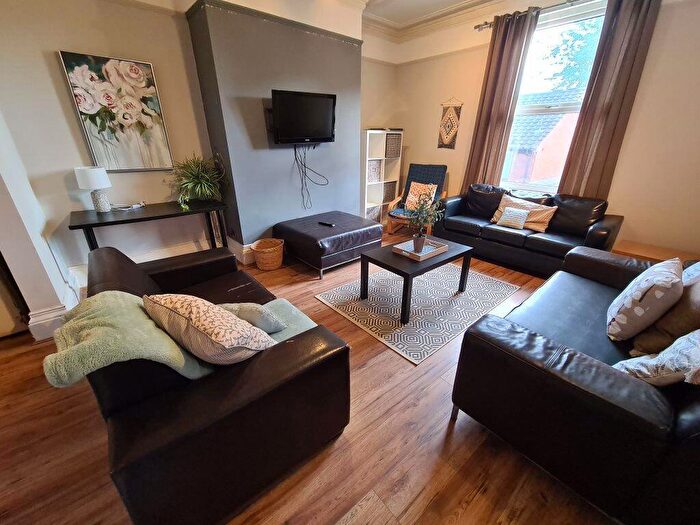 5 Bedroom House To Rent In Providence Avenue, Leeds, LS6